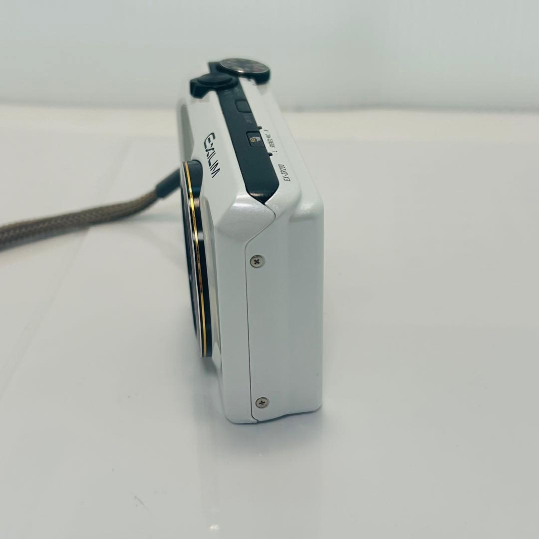 美品！CASIO EX-ZR200 コンパクトデジタルカメラ