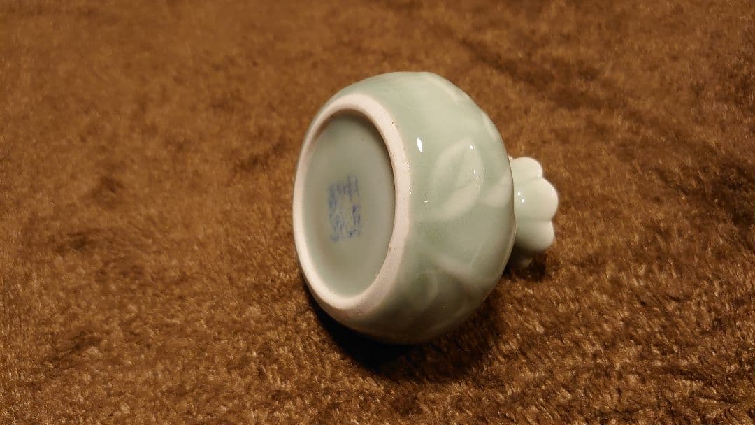 青磁　李朝青磁　陽刻　小壺　花入　蔵出し　１客