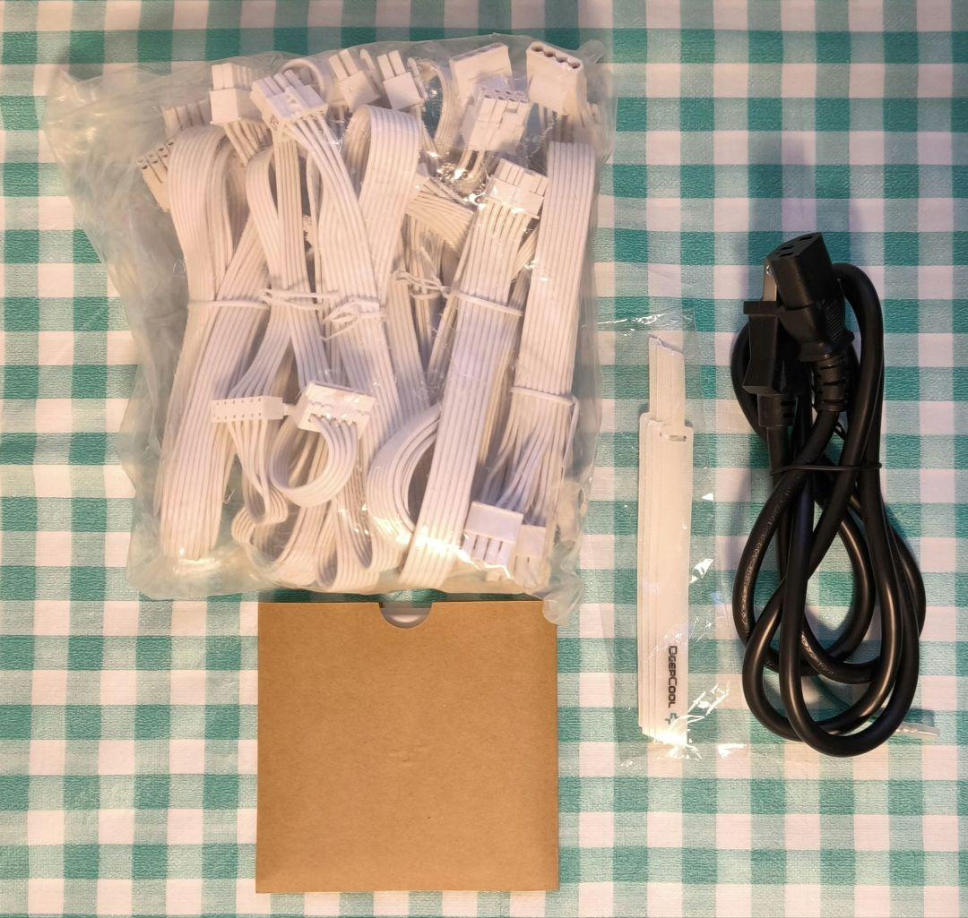 DEEPCOOL PX850G WH フルモジュラー電源 850W。