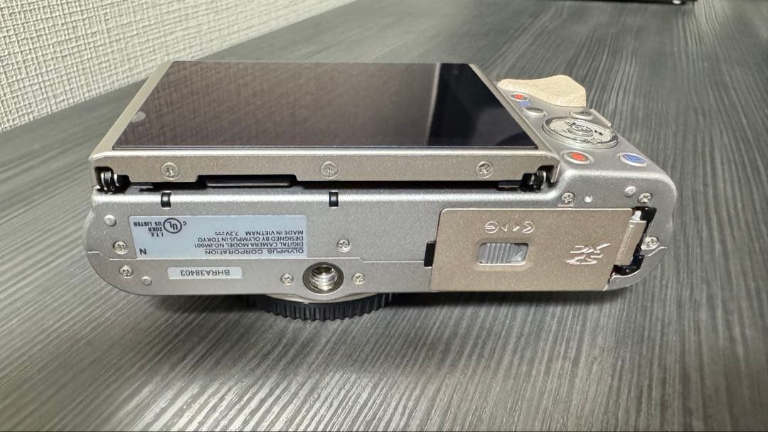 OLYMPUS PEN E-PL8 シルバー & M.ZUIKO25mmF1.8