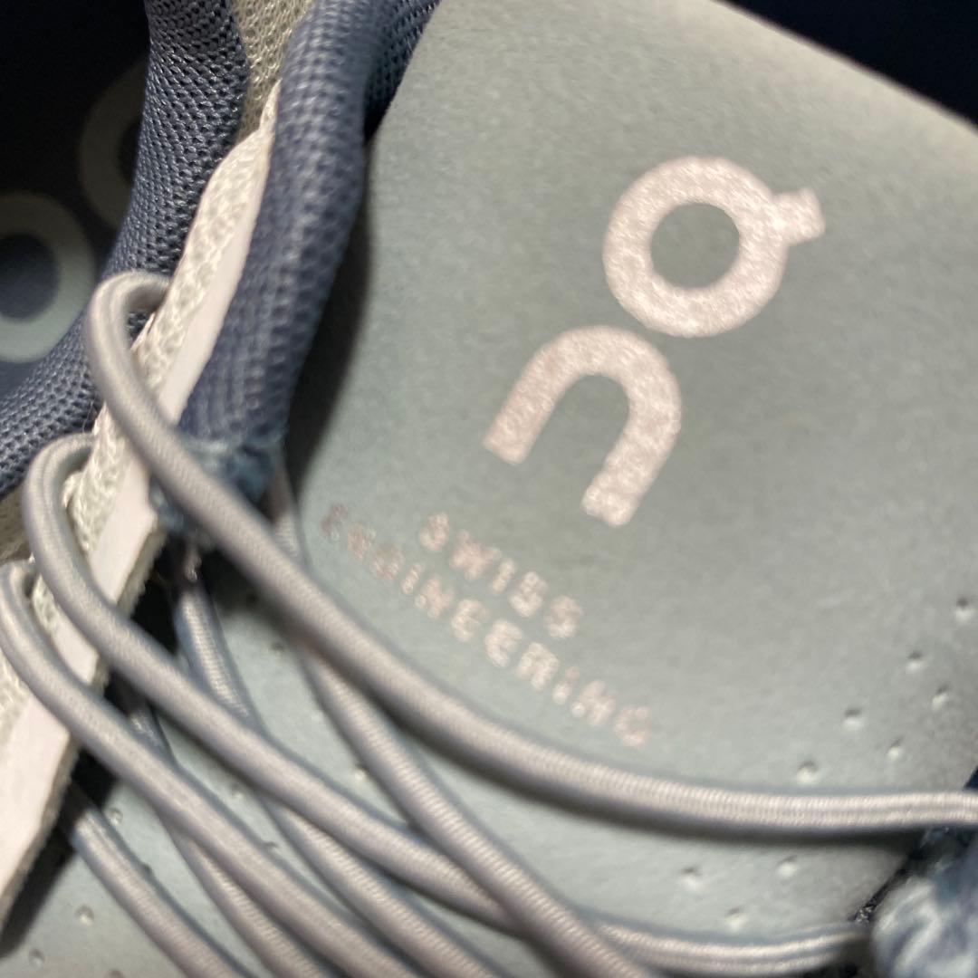 クラウドモンスターOn ランニングシューズ グレー/ネイビー新品未使用