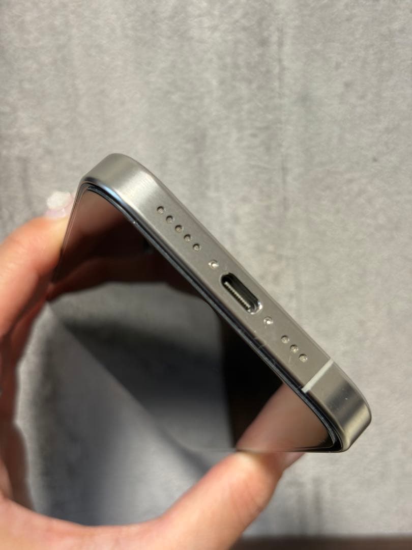 Apple iPhone 15Pro ホワイトチタニウム