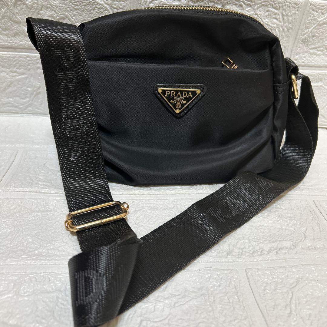 【新品未使用】PRADAノベルティショルダー、ポーチ