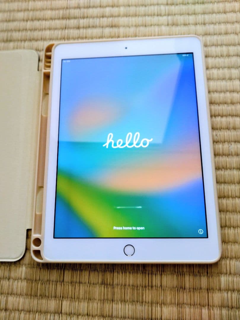 Apple iPad(第５世代) 32GB　ゴールド　ケース付き