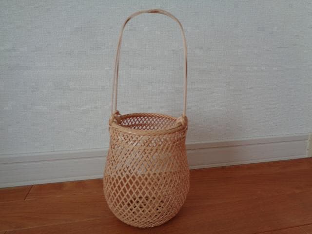 児玉美恵さん　竹かご　花生けにも