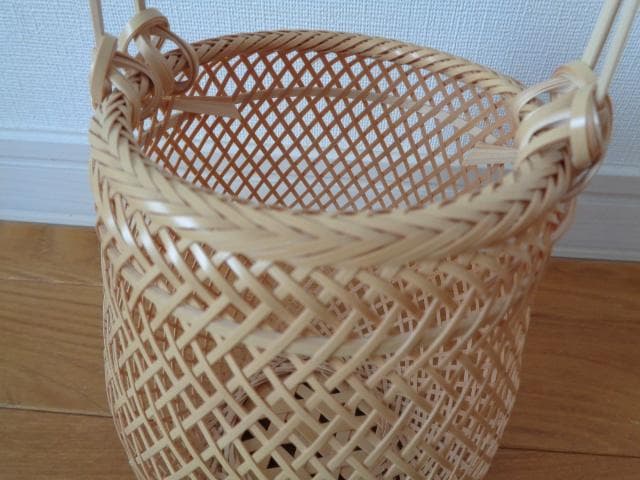 児玉美恵さん　竹かご　花生けにも