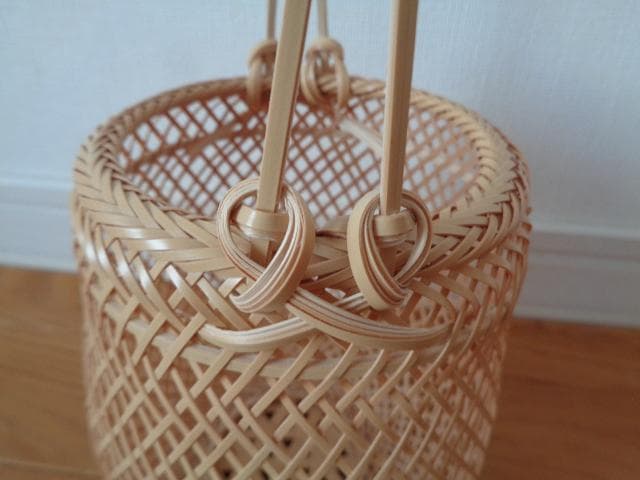 児玉美恵さん　竹かご　花生けにも