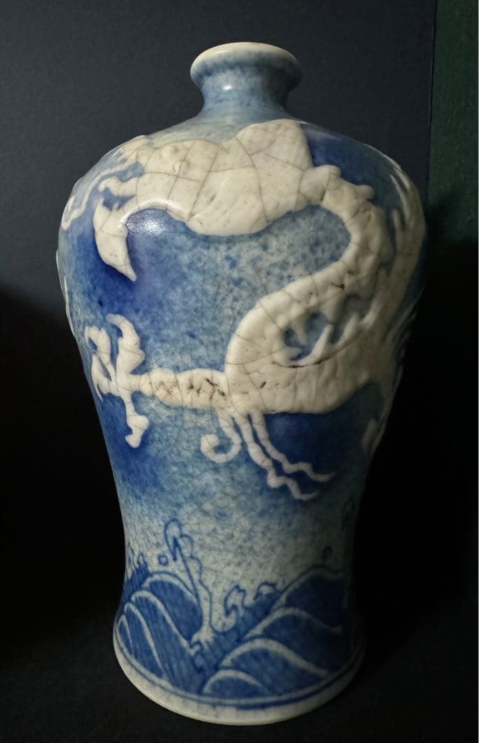 中国骨董　明宣徳時代　大明宣徳年製銘　青花浮彫白龍海水紋梅瓶　古染付(N-4)