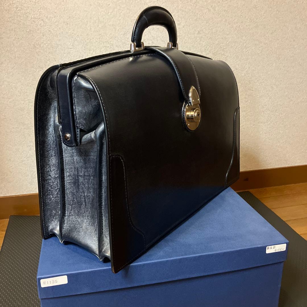 大峽製鞄ザ・ダレスバッグ【1135-BRD】(ネービー×錠前銀)大峡製鞄 超美品
