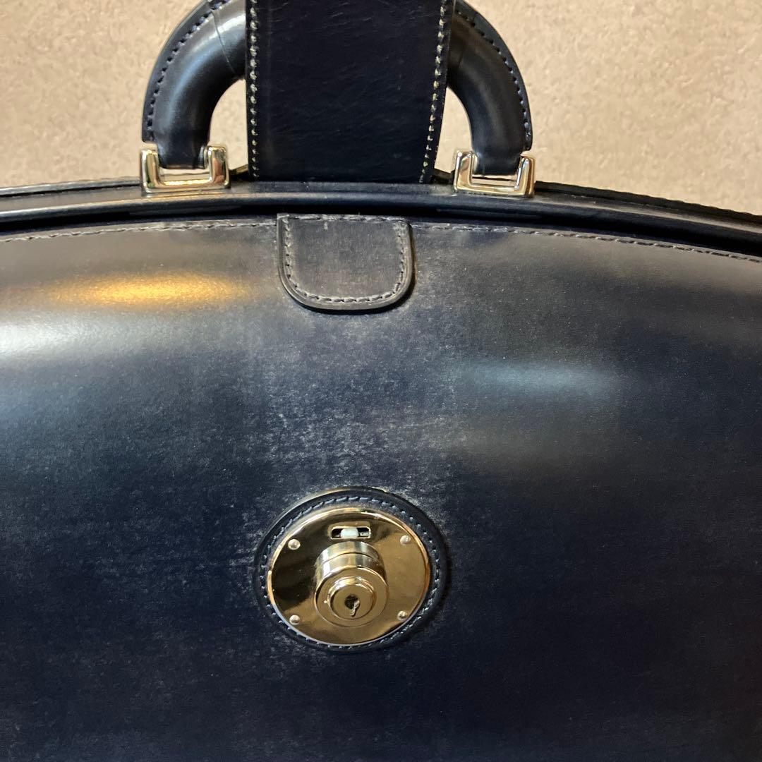 大峽製鞄ザ・ダレスバッグ【1135-BRD】(ネービー×錠前銀)大峡製鞄 超美品
