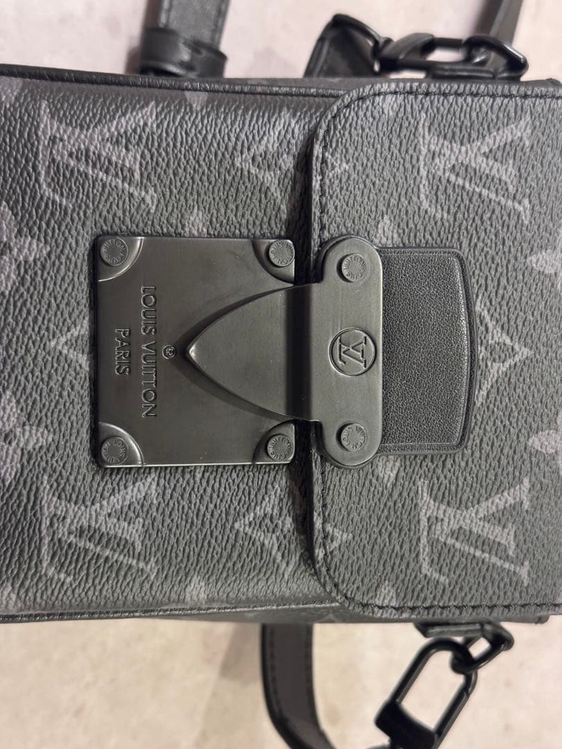 LOUIS VUITTON Sロック ヴェルティカル・ウェアラブル ウォレット