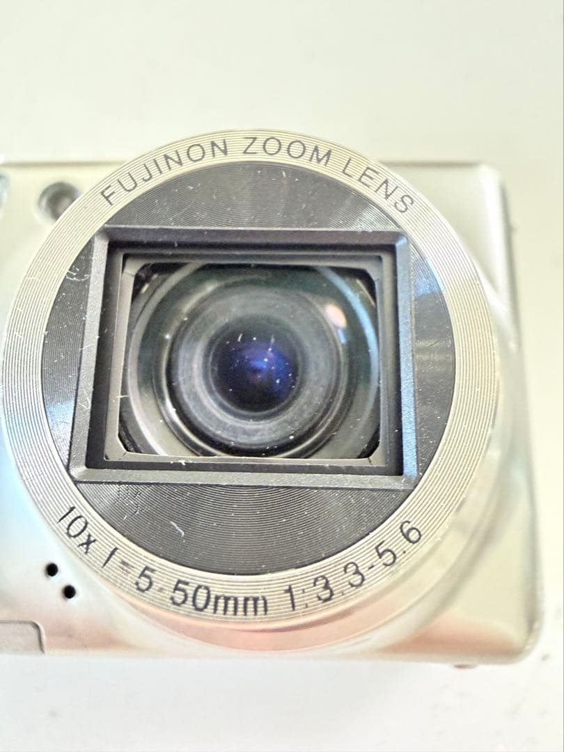 フジフィルム　FinePix F70 EXR シルバー