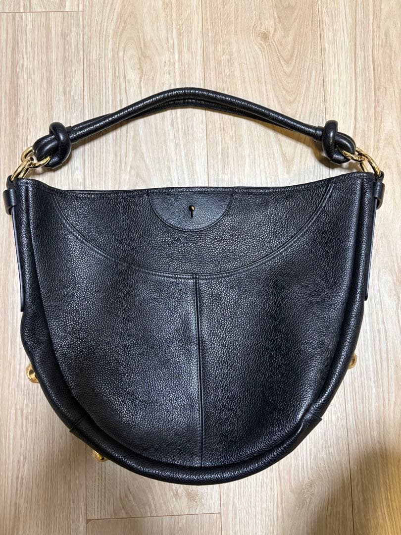 フェラガモ　ショルダーバッグ　ブラック