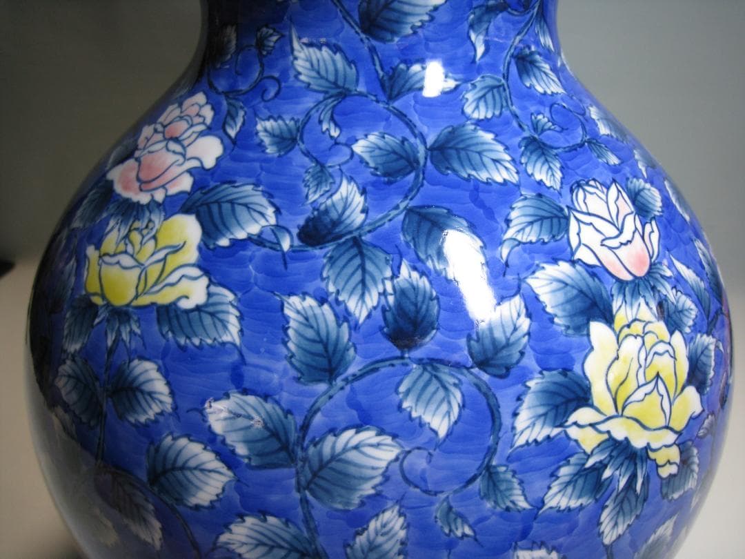 伊万里焼【色絵薔薇唐草文花瓶】森正洋（まさひろ作）高さ約46㎝