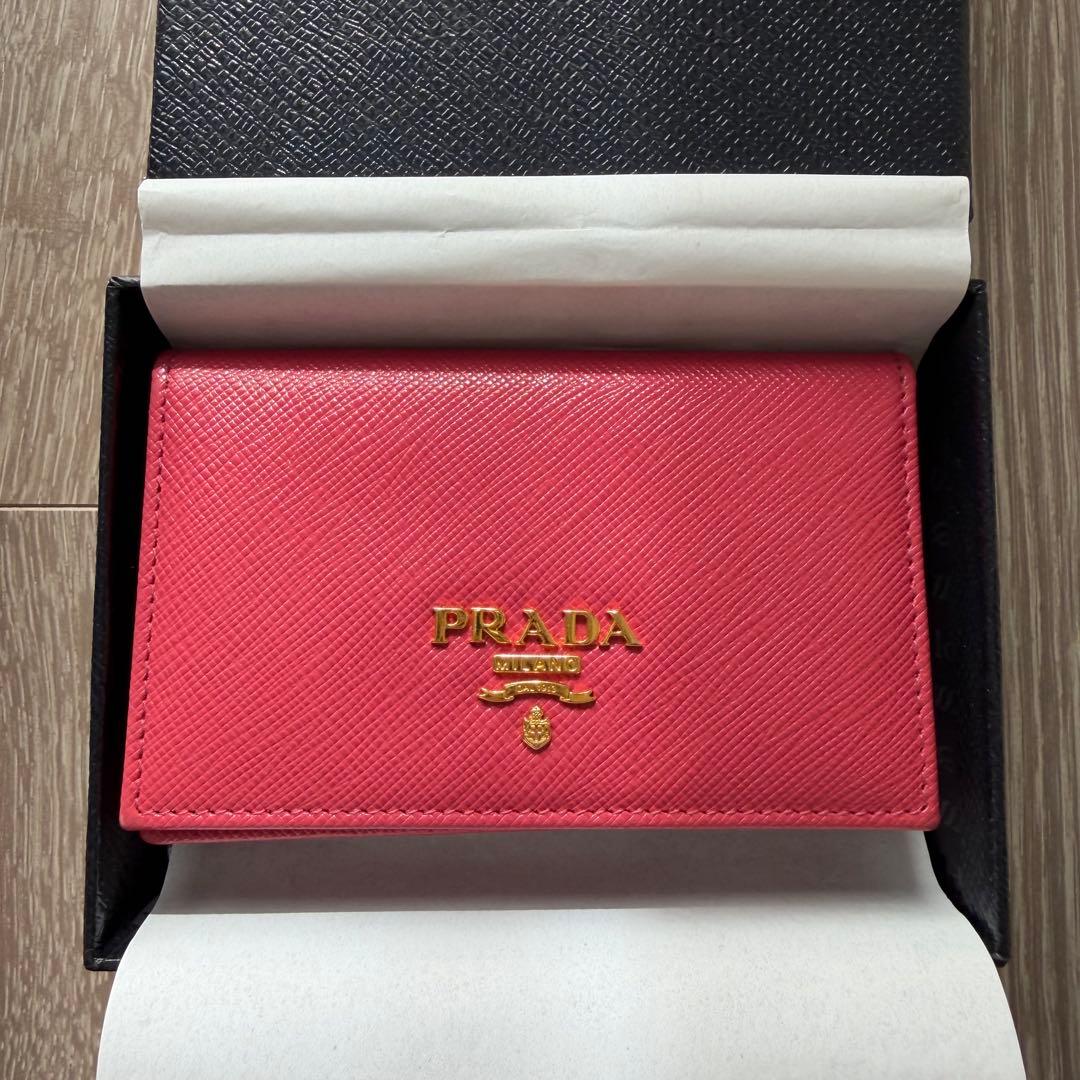 新品未使用✨　プラダ サフィアーノ　カードケース　名刺入れ　レッド　箱付き