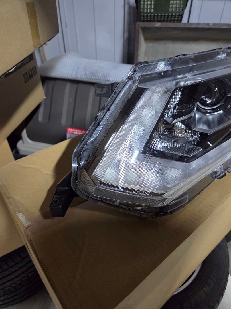 エクストレイル 左ヘッドライド LED T32後期 26075-6FP5B