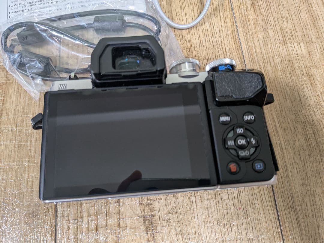 OM-D E-M10 Mark III 本体 レンズ ダミーロードバッテリー