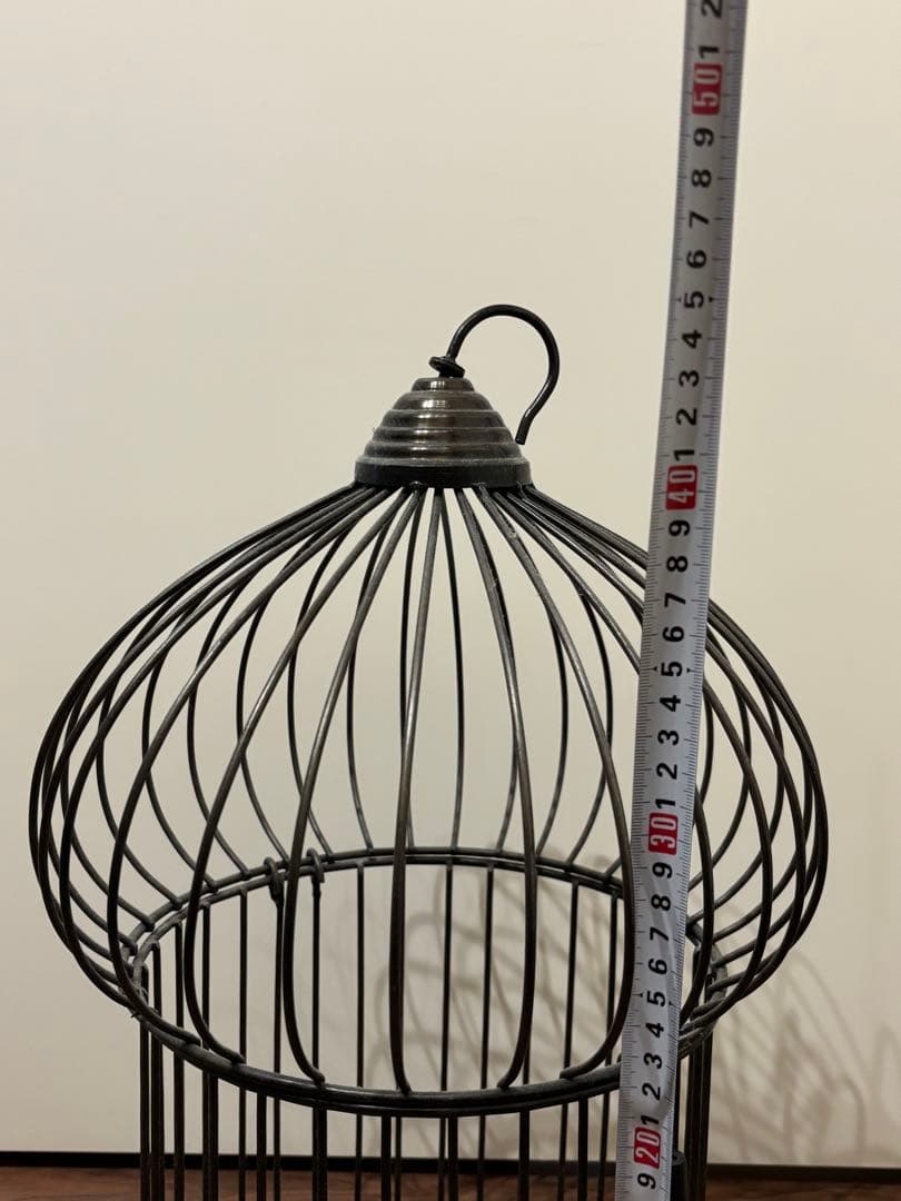 濃い銀色の金属製　インテリア鳥かご