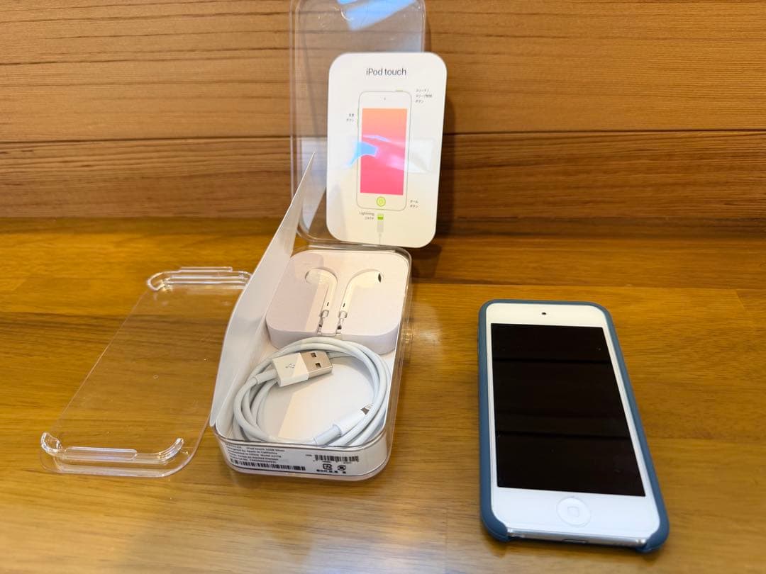 iPod touch 32GB 第7世代シルバーケース付き イヤフォン付