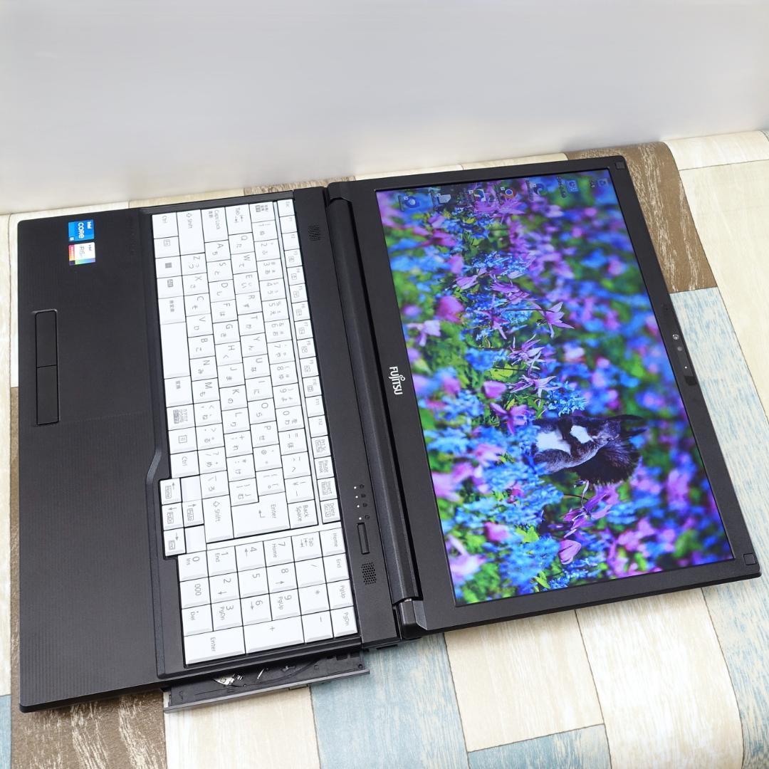 美品で神速の２０２３年製✨１２世代ｉ５に超高速新品ＳＳＤ５００ＧＢ＆大容量メモリ