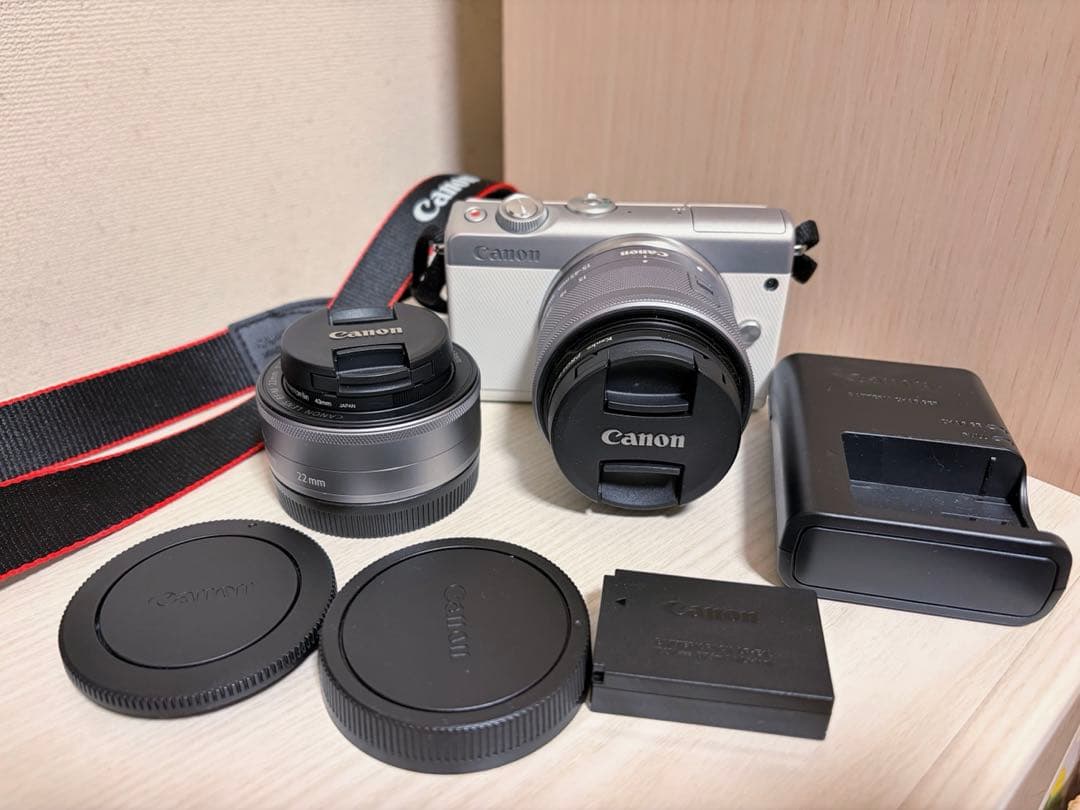 Canon EOS M100 ミラーレス一眼　ダブルレンズキット ホワイト
