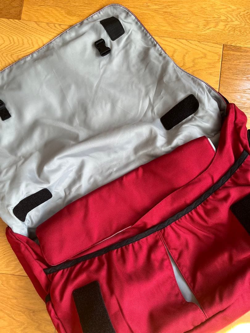 Patagonia メッセンジャーバッグ 赤