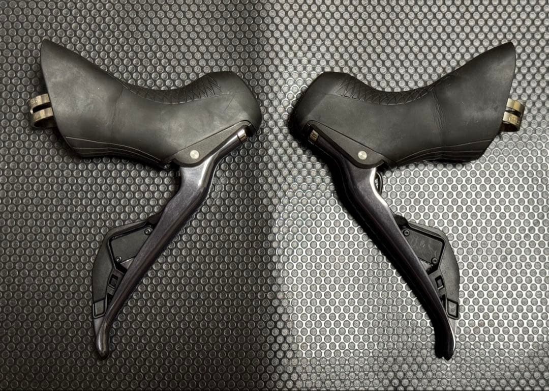 シマノULTEGRA Di2 ST-R8070左右セット油圧ブレーキSTIレバー