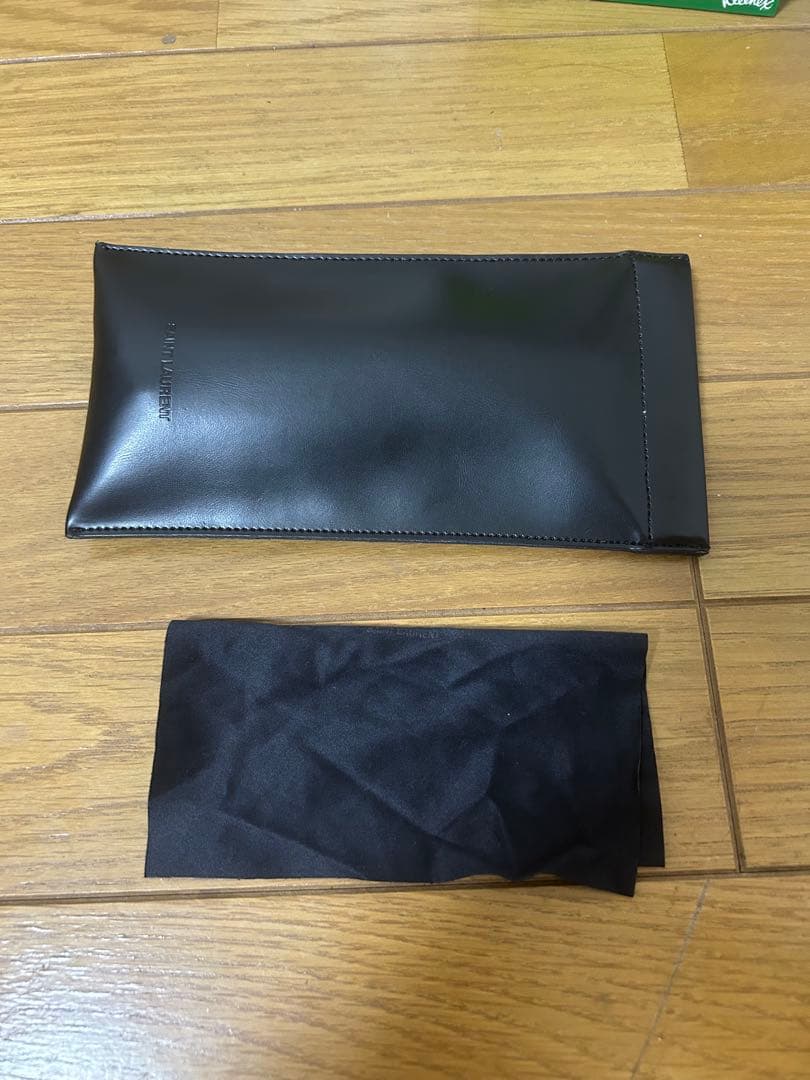 Saint Laurent ブラックサングラス