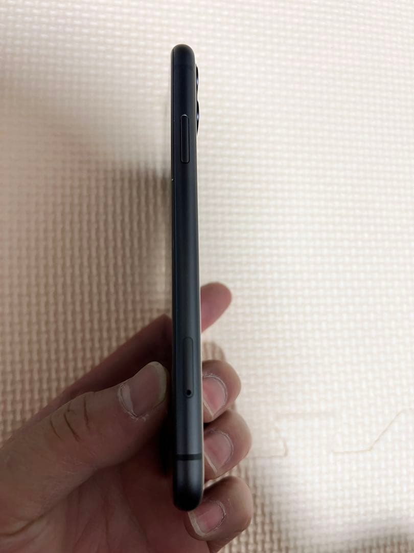iPhone 11 64GB ブラック 本体 SIMロック解除