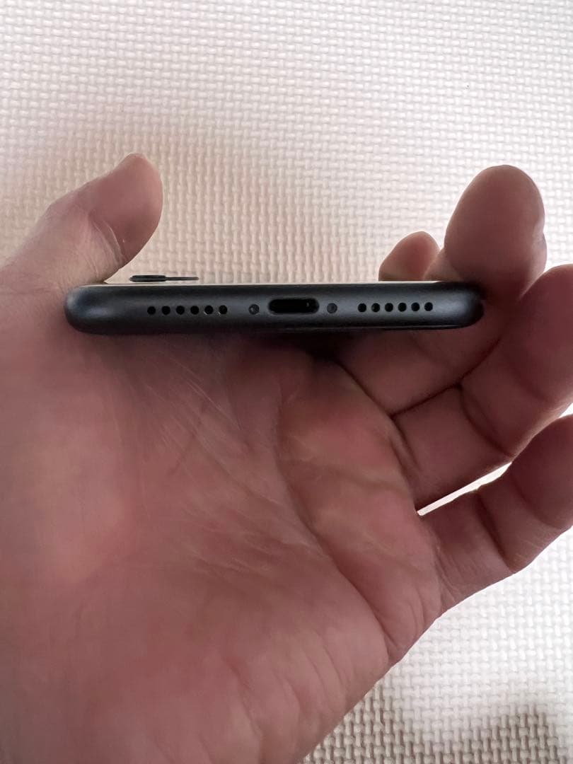 iPhone 11 64GB ブラック 本体 SIMロック解除