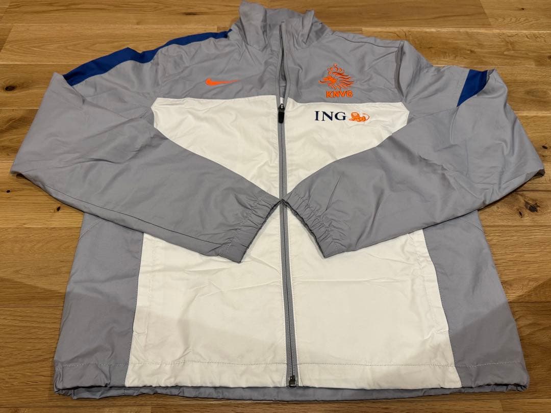 オランダ代表プレゼンテーションスーツ上下セットＭサイズ