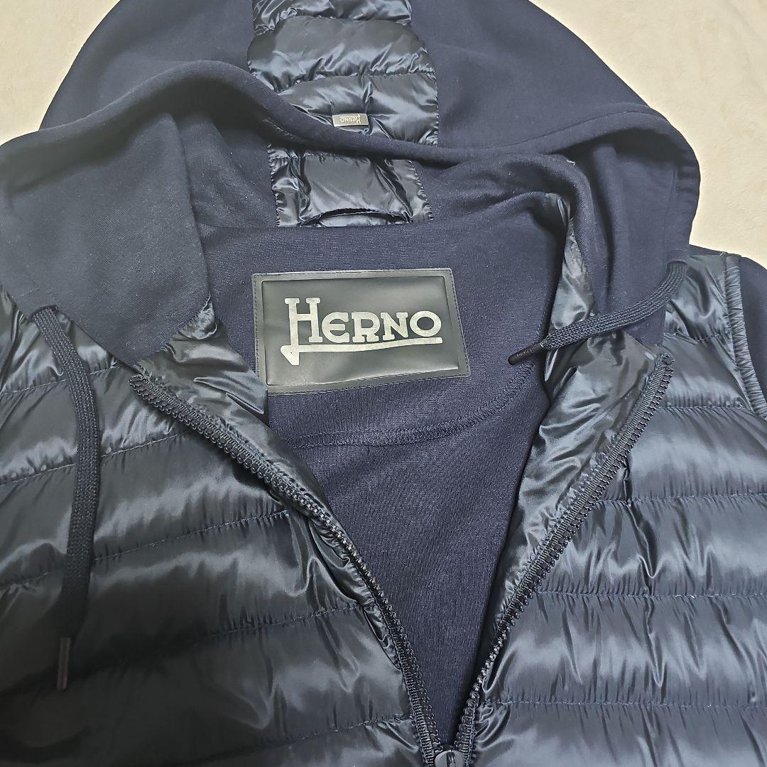 Herno ネイビー フード付きダウンジャケット