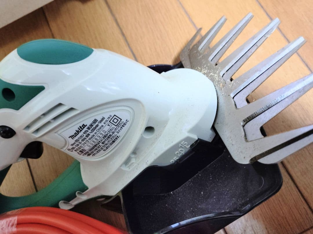 マキタ　芝生バリカン MUM-1600