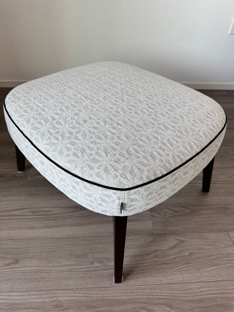 arflex GULIO ファブリックアームチェアとオットマンセット