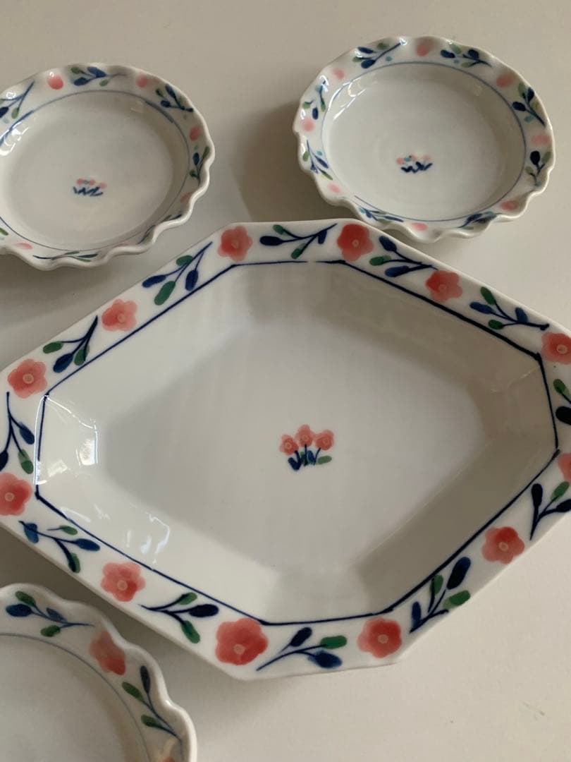 花柄食器セット 八角形皿とカップ付き