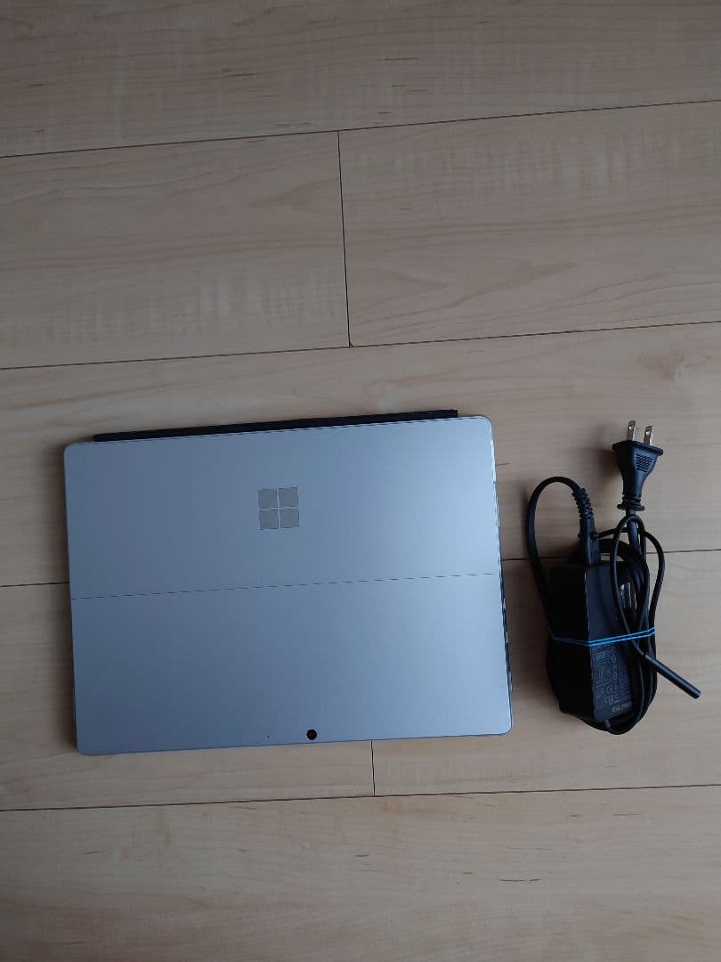 Surface Pro 8 本体 + キーボード
