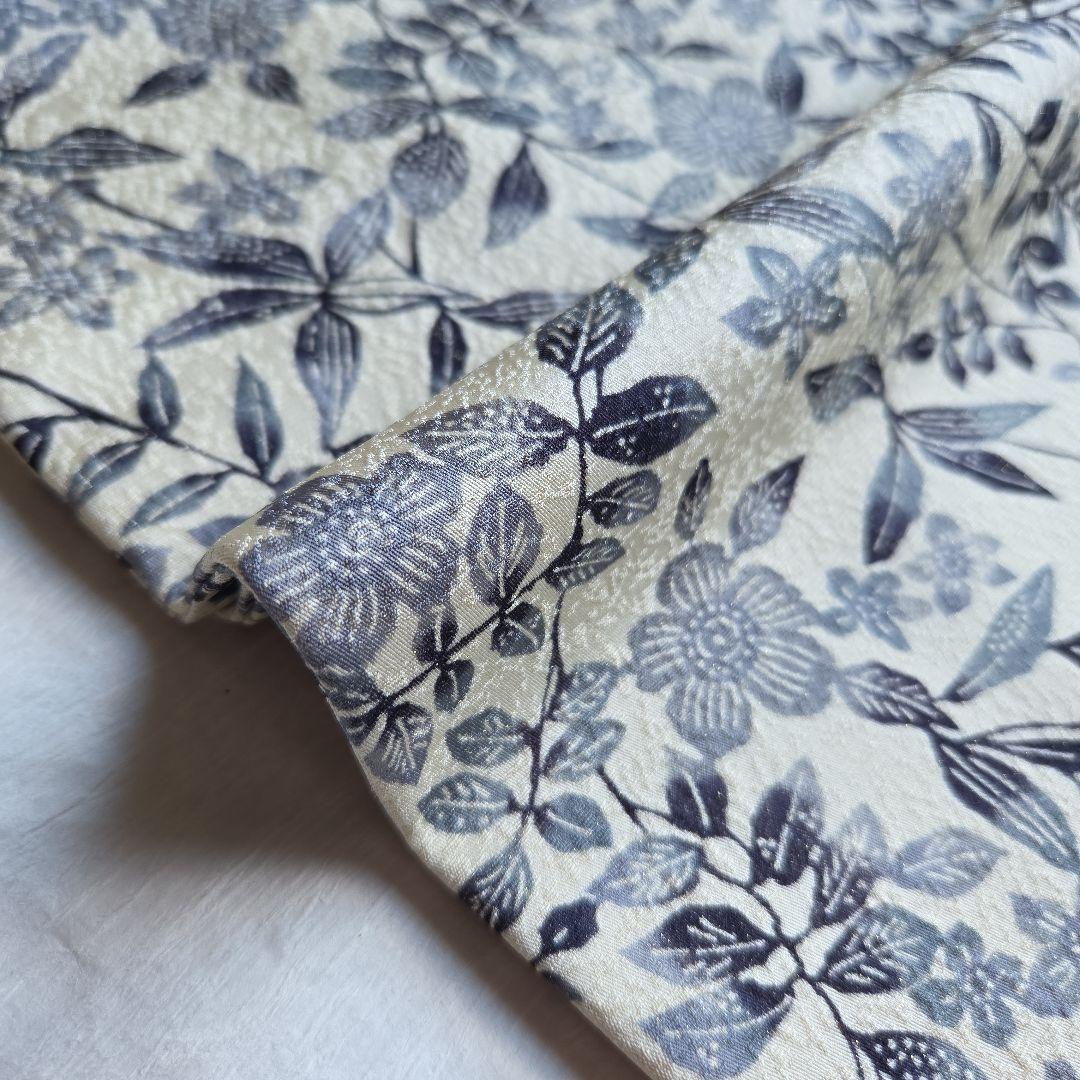 品のある煌めき　クリームベージュの小紋