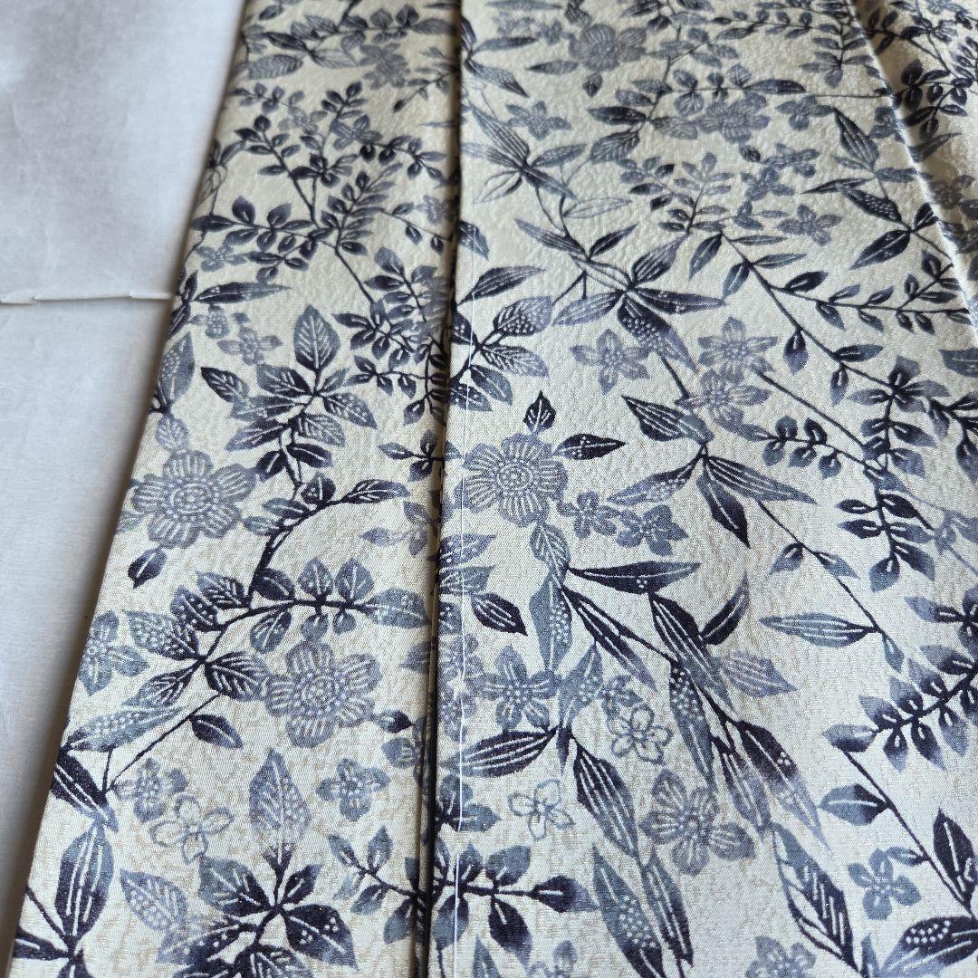 品のある煌めき　クリームベージュの小紋