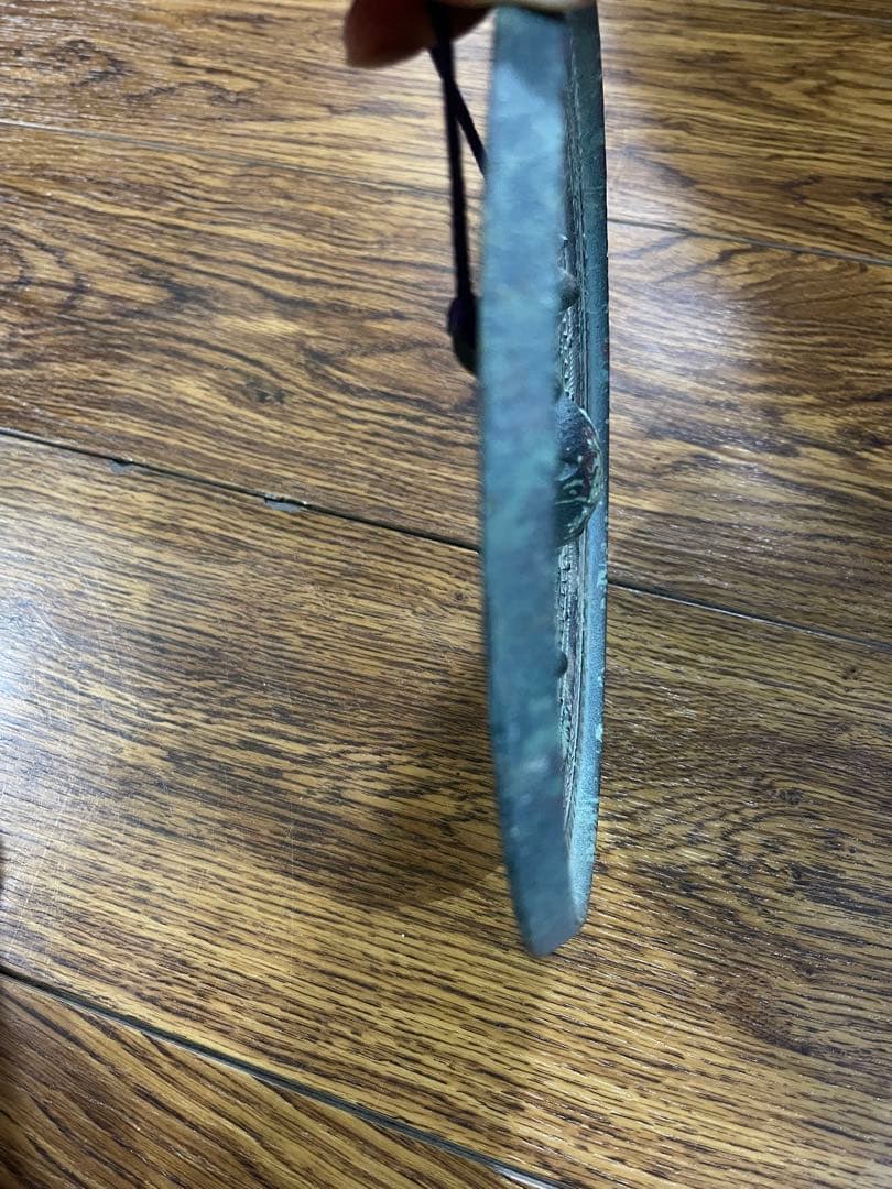 こちらは三角縁神獣鏡の【レプリカ（復刻・装飾用）】です。