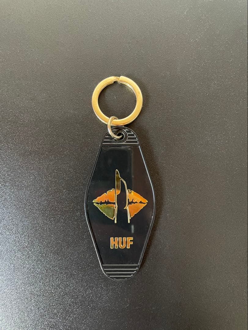 HUF カラビナ、キーホルダー Stussy ロゴ入り メタル、王冠キーホルダー