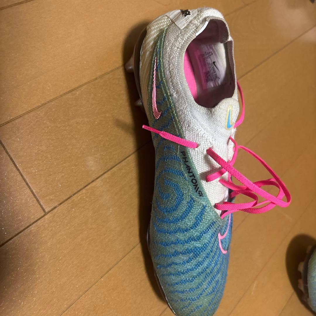 Nike サッカーシューズ 青とピンク