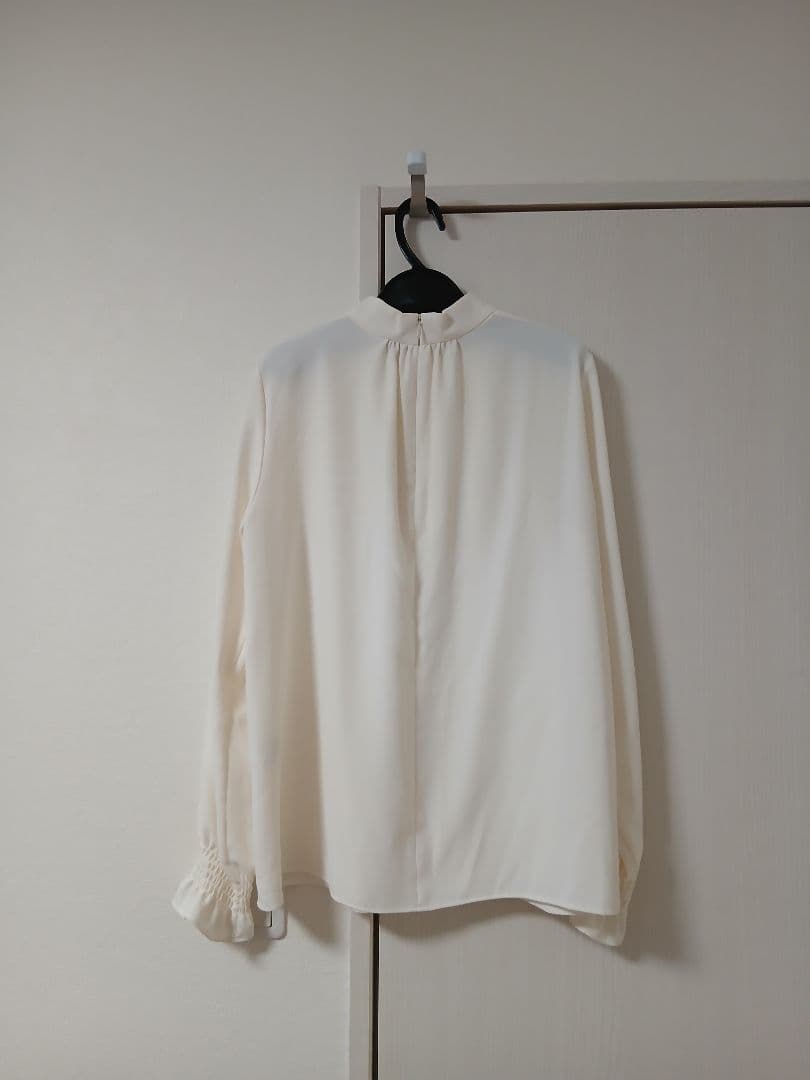 セオリーリュクス　アイボリー スタンドカラーシャツ 長袖