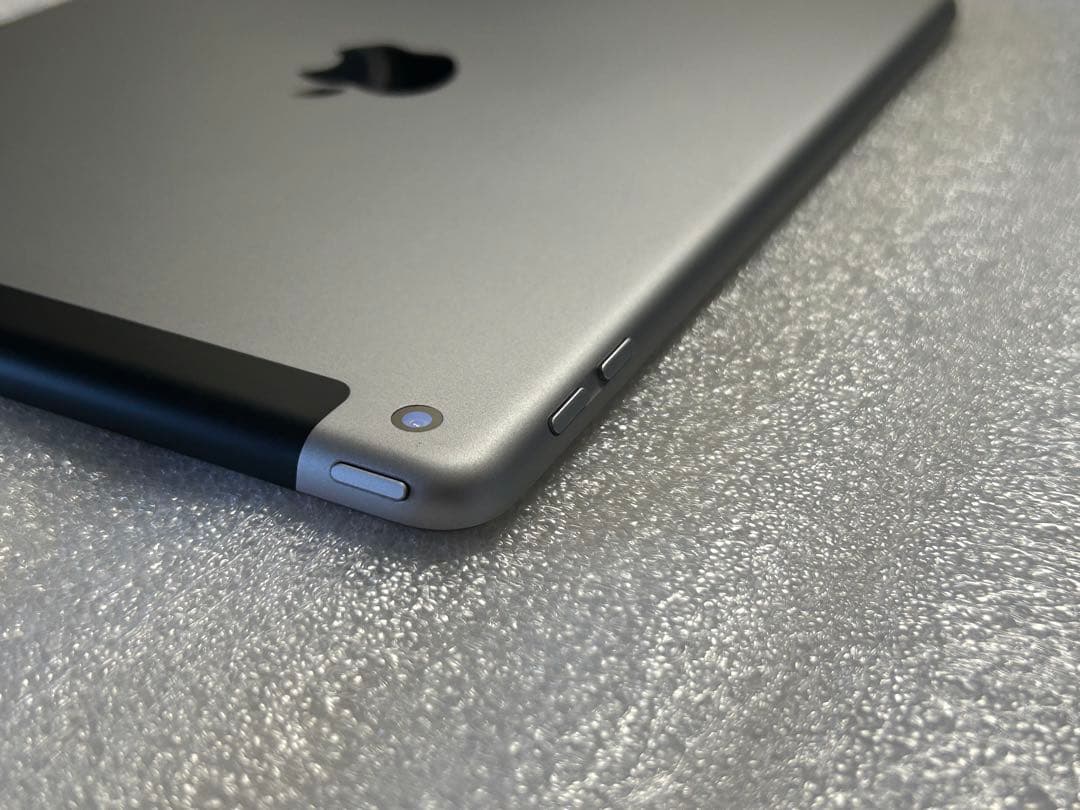 iPad 第6世代 Wi-Fi+Cellular 32GB スペースグレイ