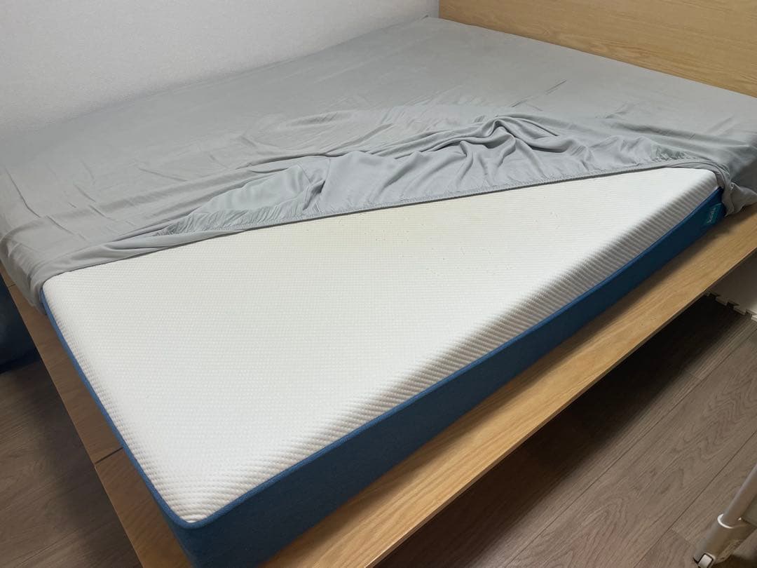 直接取引可能【コアラベッドフレーム】コアラクイーンサイズマットレスおまけ付き