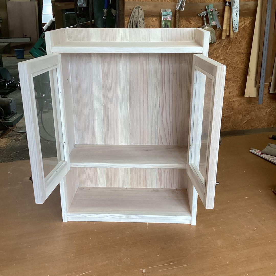 とってもオシャレ　木製キャビネット ガラス扉付き