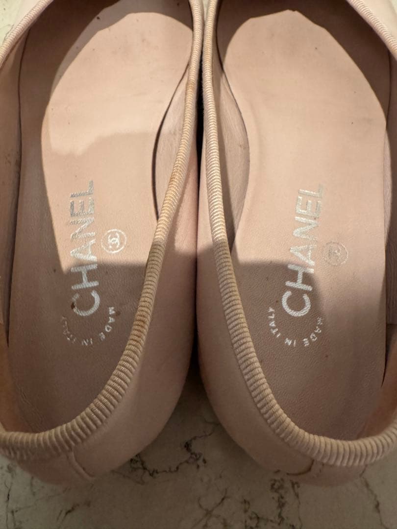 CHANEL シャネルフラットシューズピンク×シルバー ココマーク リボン38C