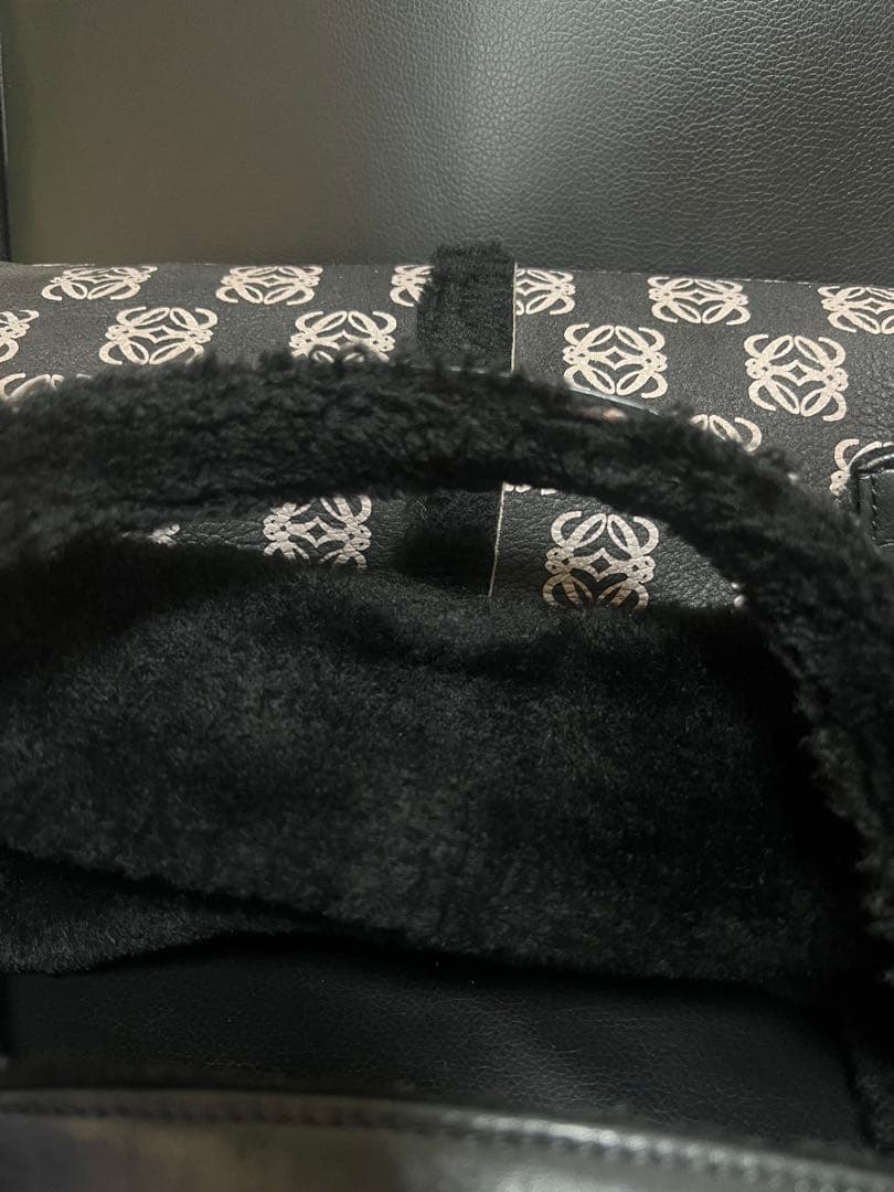 loewe ロエベ ムートン レザー ハンドバッグ