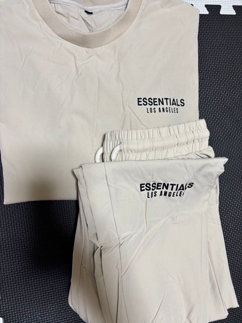 ESSENTIALS ベージュ セットアップ（L）