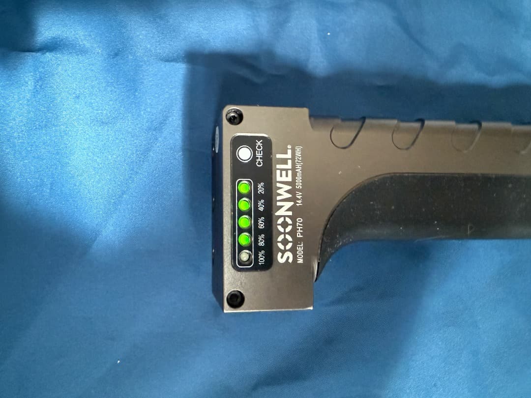 世界初ハンドル一体型：PH70 ハンドル型バッテリー＋充電器