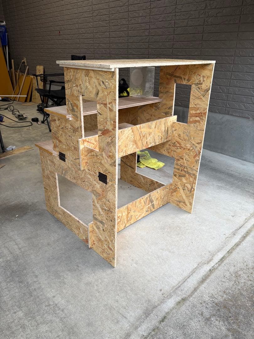 アウトドア　イベント用　ひな壇　組み立て式３段ラック